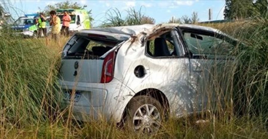 Volcó un auto en la ruta 2 a la altura de coronel vidal