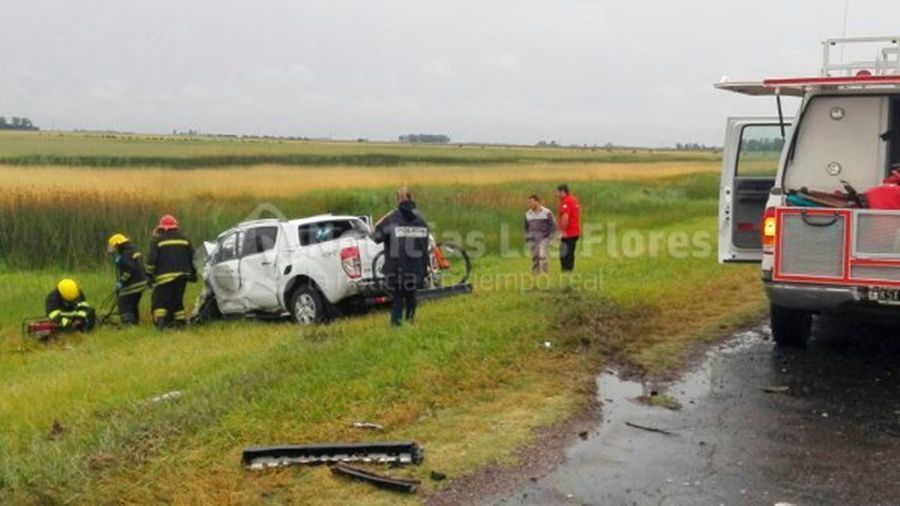 Las flores: choque frontal en la ruta 3 entre un colectivo y una camioneta