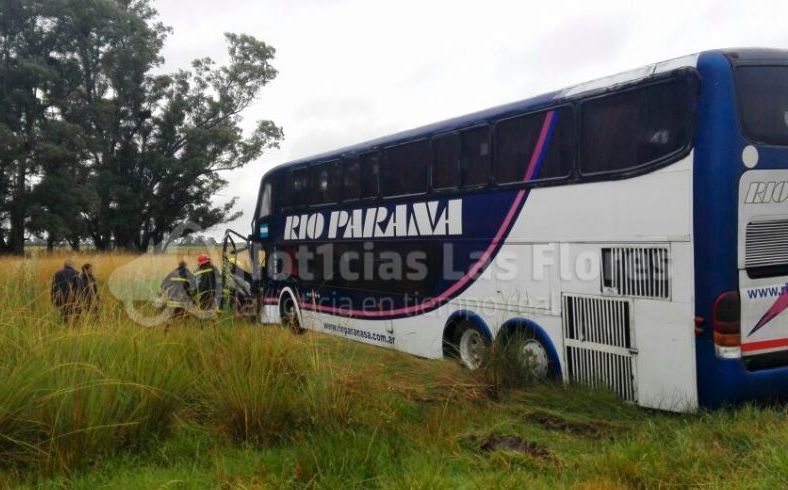 Las flores: choque frontal en la ruta 3 entre un colectivo y una camioneta