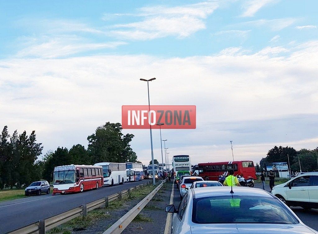 Autovia 2: cortan el tránsito por una protesta cerca de etcheverry 3 Autovia 2: cortan el tránsito por una protesta cerca de etcheverry