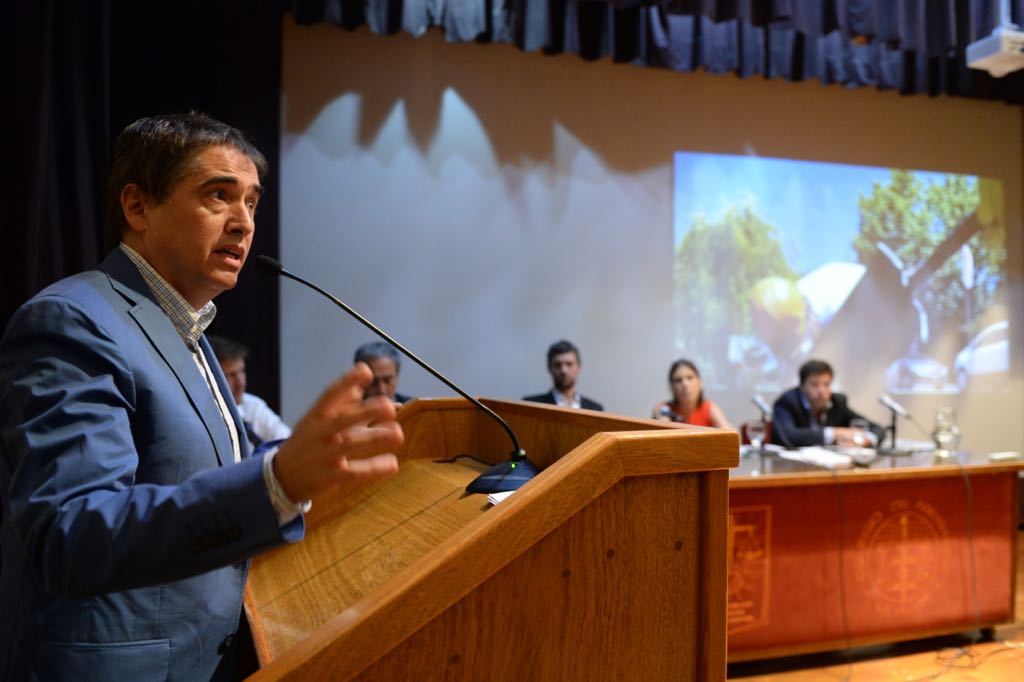 Lorenzino rechazó el aumento del agua y reclamó que “no se siga poniendo la carga en el usuario”