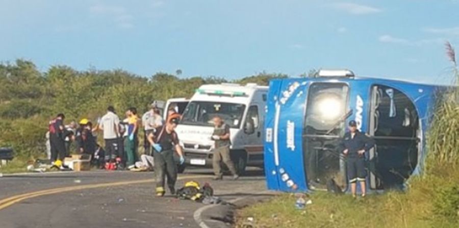 Volcó un micro de andesmar en córdoba