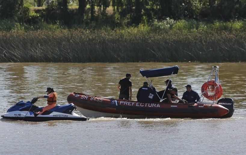 Se reanudó la búsqueda del joven que cayó al río lujan