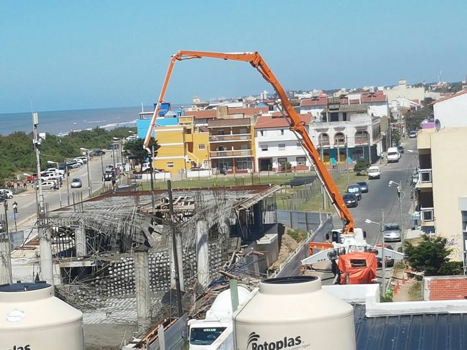 Santa teresita: derrumbe, gente atrapada y heridos 4 Santa teresita: derrumbe, gente atrapada y heridos