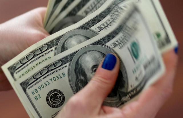 Cómo comprar dólares por ventanilla