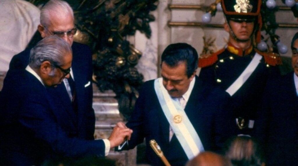 Aquel 10 De Diciembre De 1983 Cuando Juró Alfonsín Y Volvió La Democracia 3828