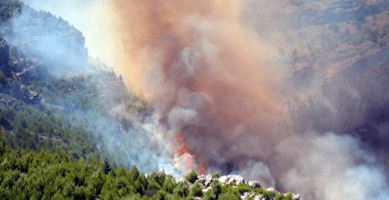 No pueden controlar un tremendo incendio en sierra de la ventana y cortan la ruta 76