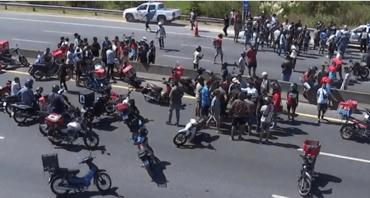 Caos De Tránsito En La Autopista Buenos Aires La Plata Por Una Protesta