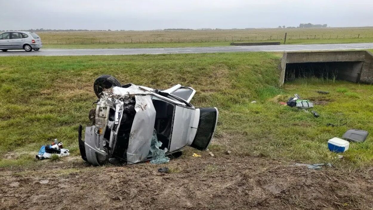 Accidente en ruta 56: tres heridos al volcar un auto entre gral. Conesa y gral. Madariaga