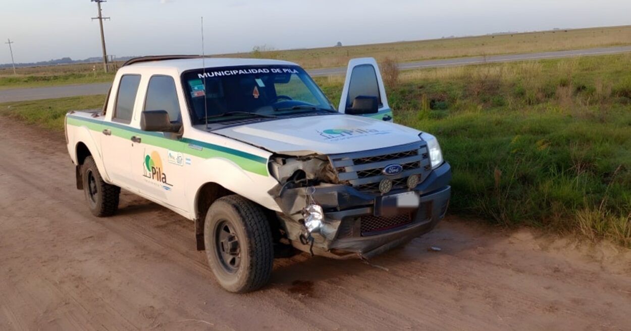Pila: una camioneta del municipio y un auto chocaron en la ruta 41