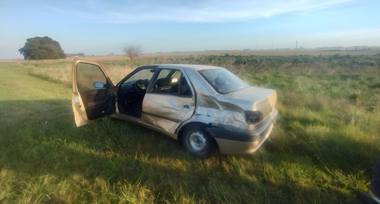 Pila: una camioneta del municipio y un auto chocaron en la ruta 41