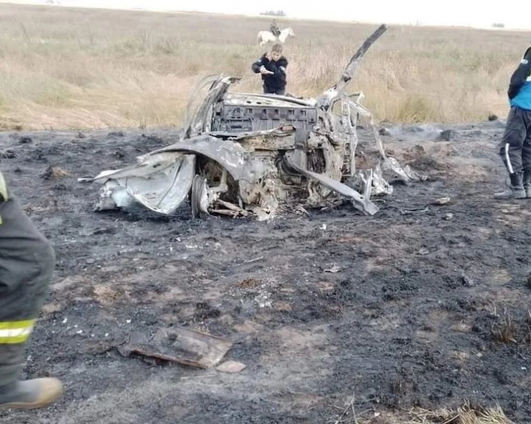 Fatal accidente en ruta 65: un muerto tras choque y vuelco de un camión y un auto que se incendió