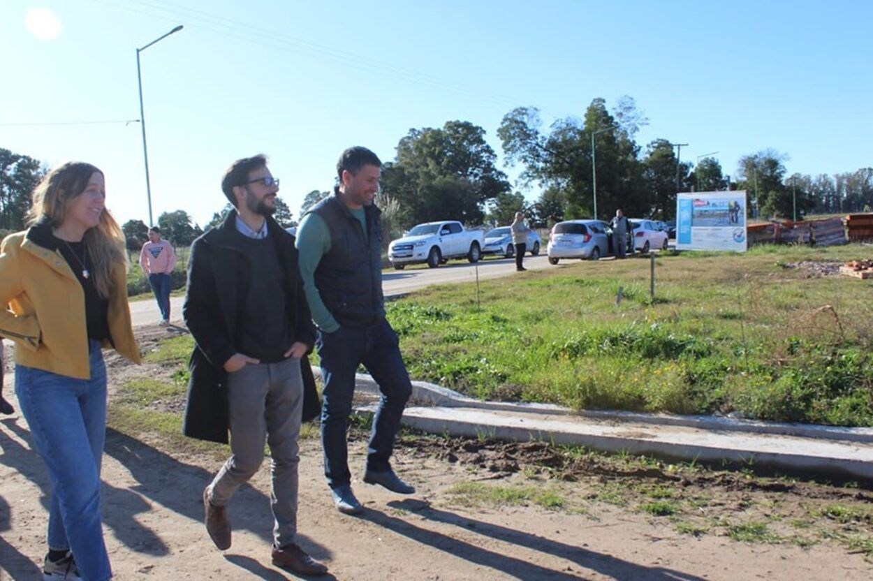 Pila: con la presencia del ministro simone se entregaron 97 escrituras