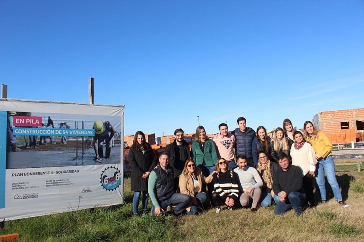 Pila: con la presencia del ministro simone se entregaron 97 escrituras