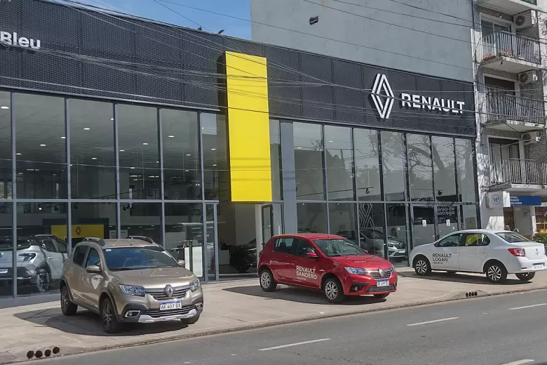 RENAULT